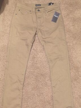 Aeropostale Men's Slim Chinos in Tan